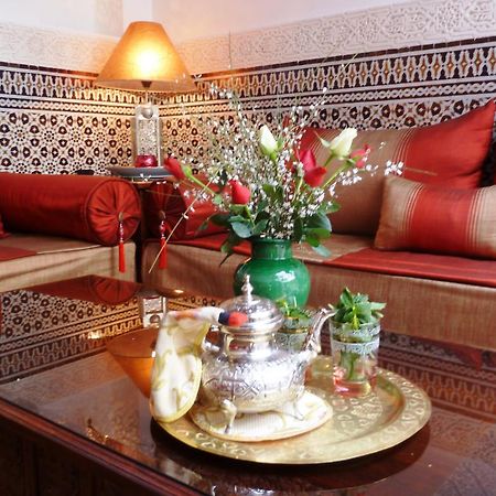 Riad Viva Marraquexe Exterior foto A Moroccan tea set