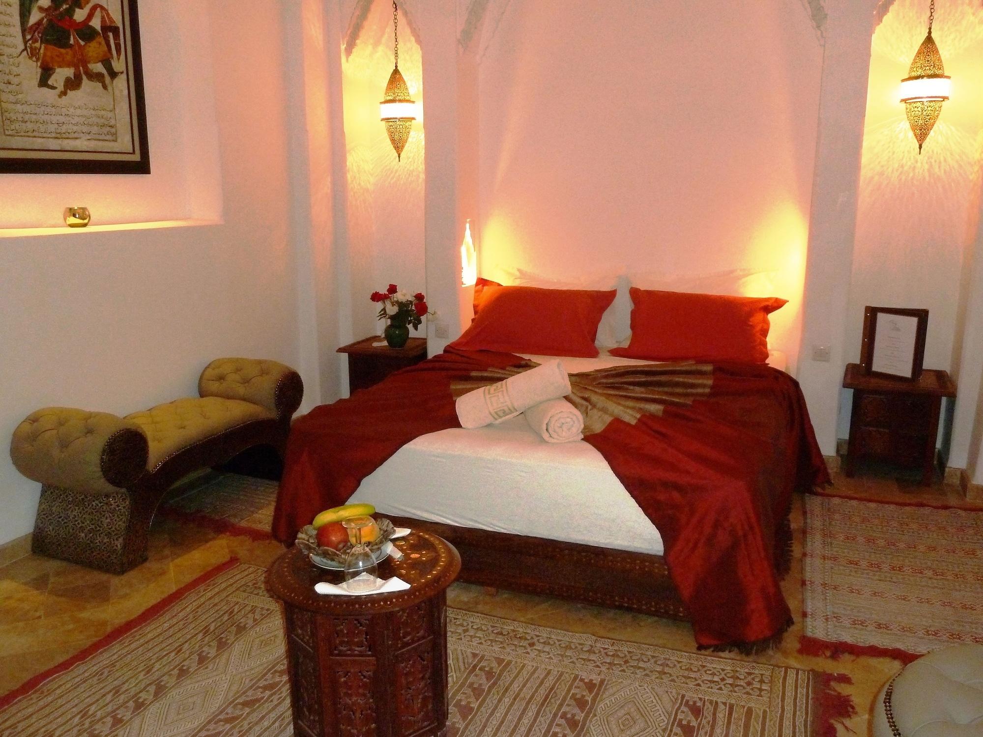 Riad Viva Marraquexe Exterior foto A bedroom in a Moroccan riad