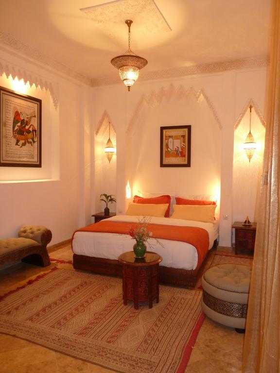 Riad Viva Marraquexe Exterior foto A bedroom in a Moroccan riad