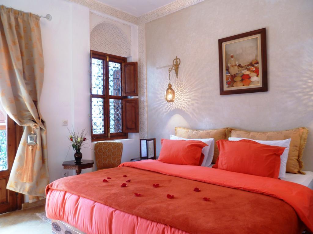 Riad Viva Marraquexe Exterior foto A bedroom in a Moroccan riad
