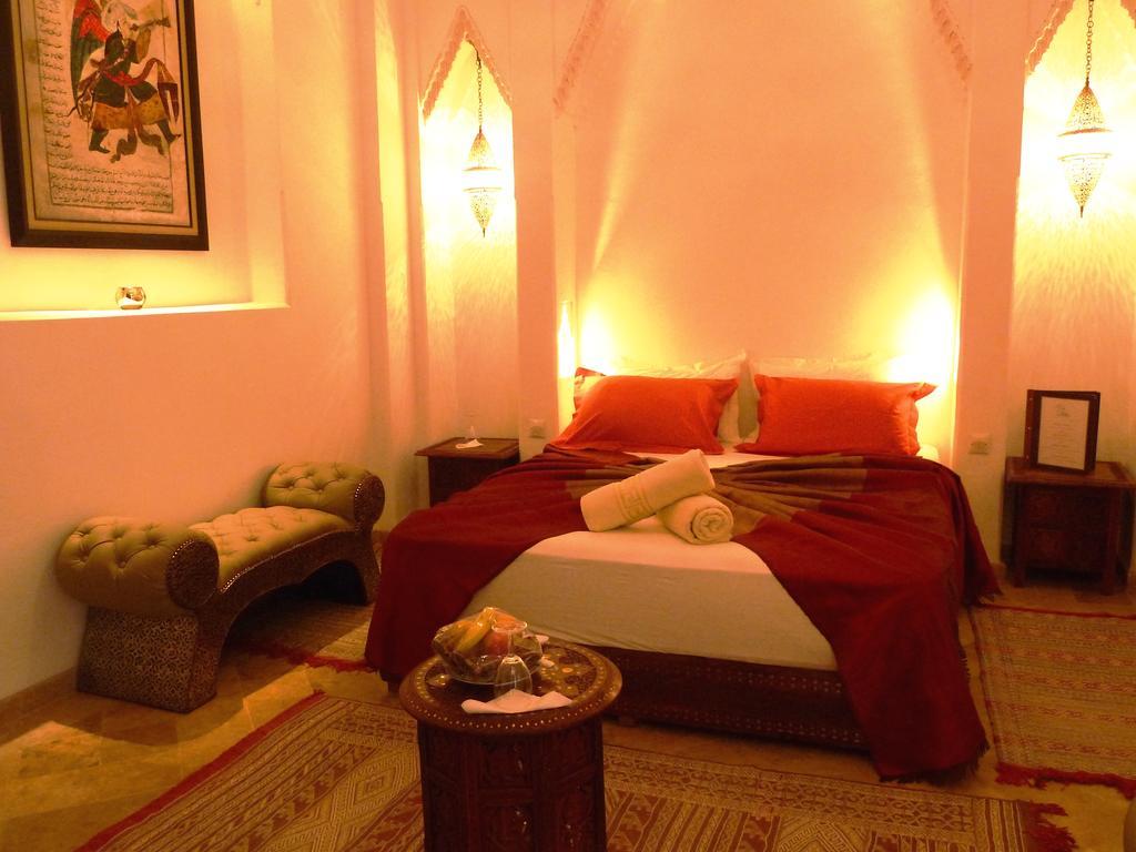 Riad Viva Marraquexe Exterior foto A bedroom in a Moroccan riad