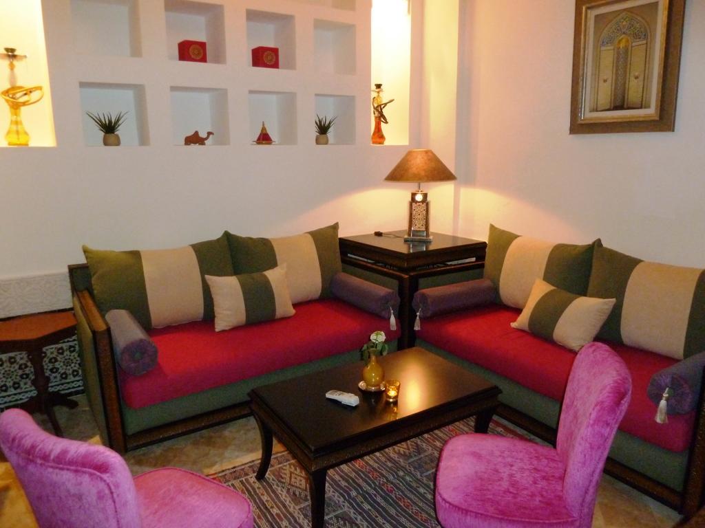 Riad Viva Marraquexe Exterior foto A Moroccan salon
