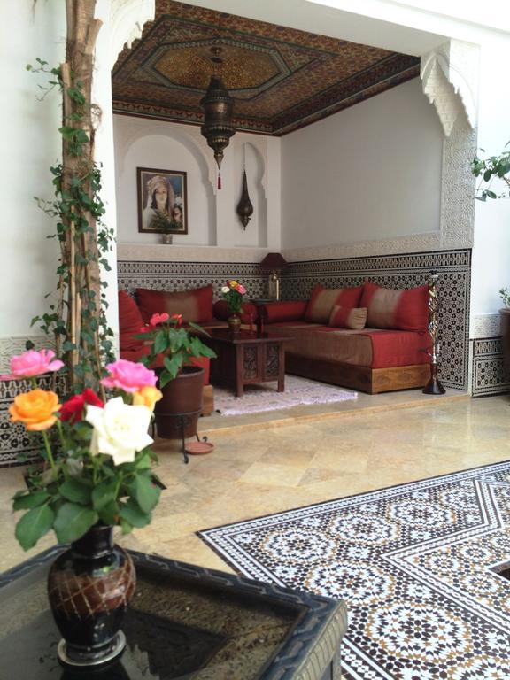 Riad Viva Marraquexe Exterior foto A Moroccan salon