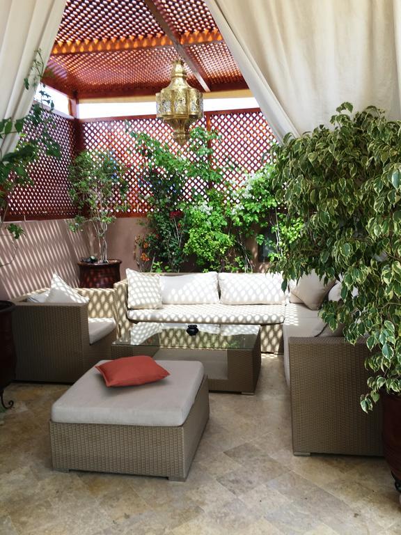 Riad Viva Marraquexe Exterior foto A living room with a green wall