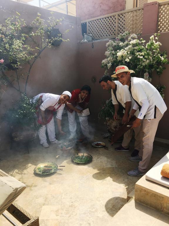 Riad Viva Marraquexe Exterior foto A ritual of the Ifa divination system
