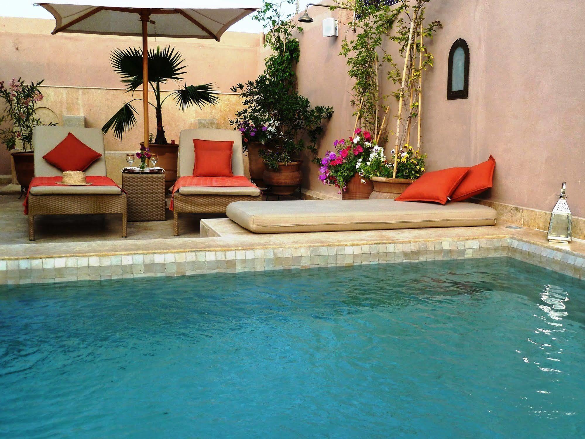 Riad Viva Marraquexe Exterior foto A swimming pool in Morocco